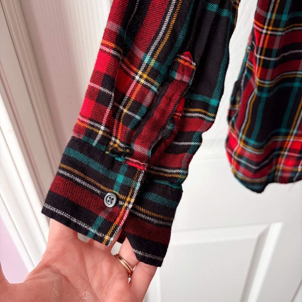 Old Navy The Classic Shirt Womens Medium Black Multi Plaid Rayon Button Up - Picture 7 of 7
